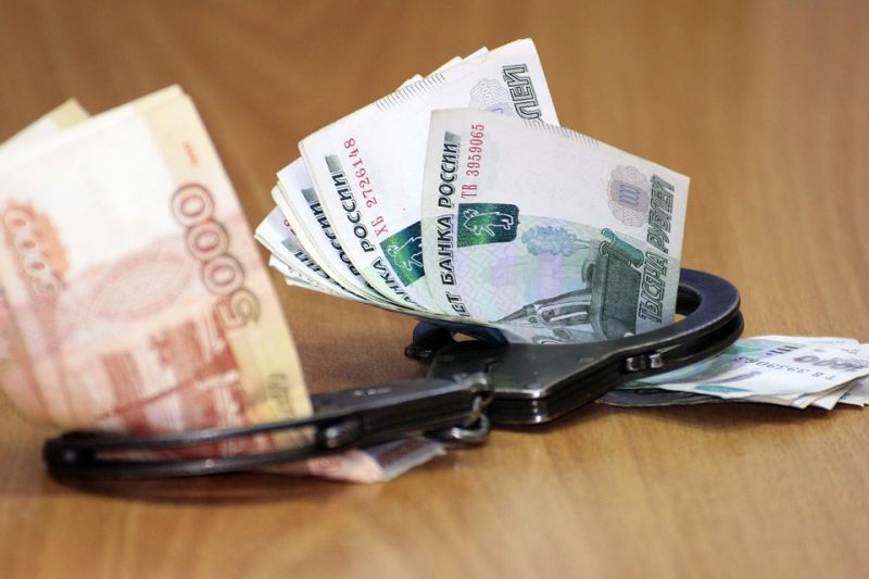 Полицейский из УБЭП обвиняется в получении взятки на 3 млн рублей