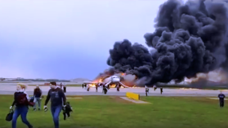 В загоревшемся в Шереметьево самолёте погибли люди