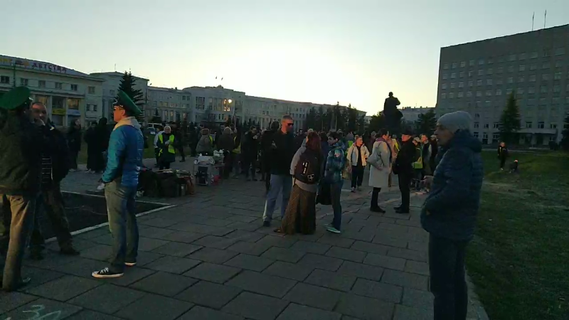 На протестную прогулку в Архангельске вышли более 300 человек