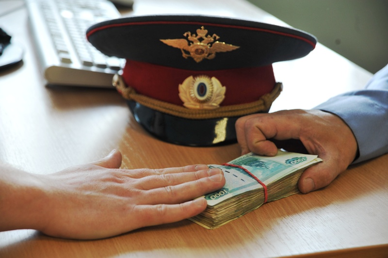 В Архангельске будут судить за взятку инспектора ГИБДД