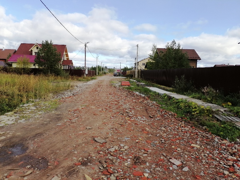 То яма, то канава, ни тротуара, ни перехода: посёлок многодетных семей в Новодвинске