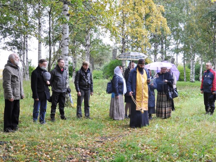 В Архангельске состоялся молебен на месте руин Михайло-Архангельского монастыря