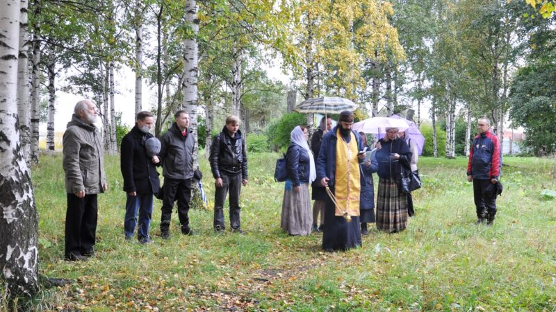 В Архангельске состоялся молебен на месте руин Михайло-Архангельского монастыря
