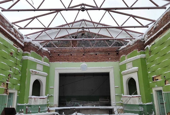 В Новодвинске начали монтировать крышу культурного центра