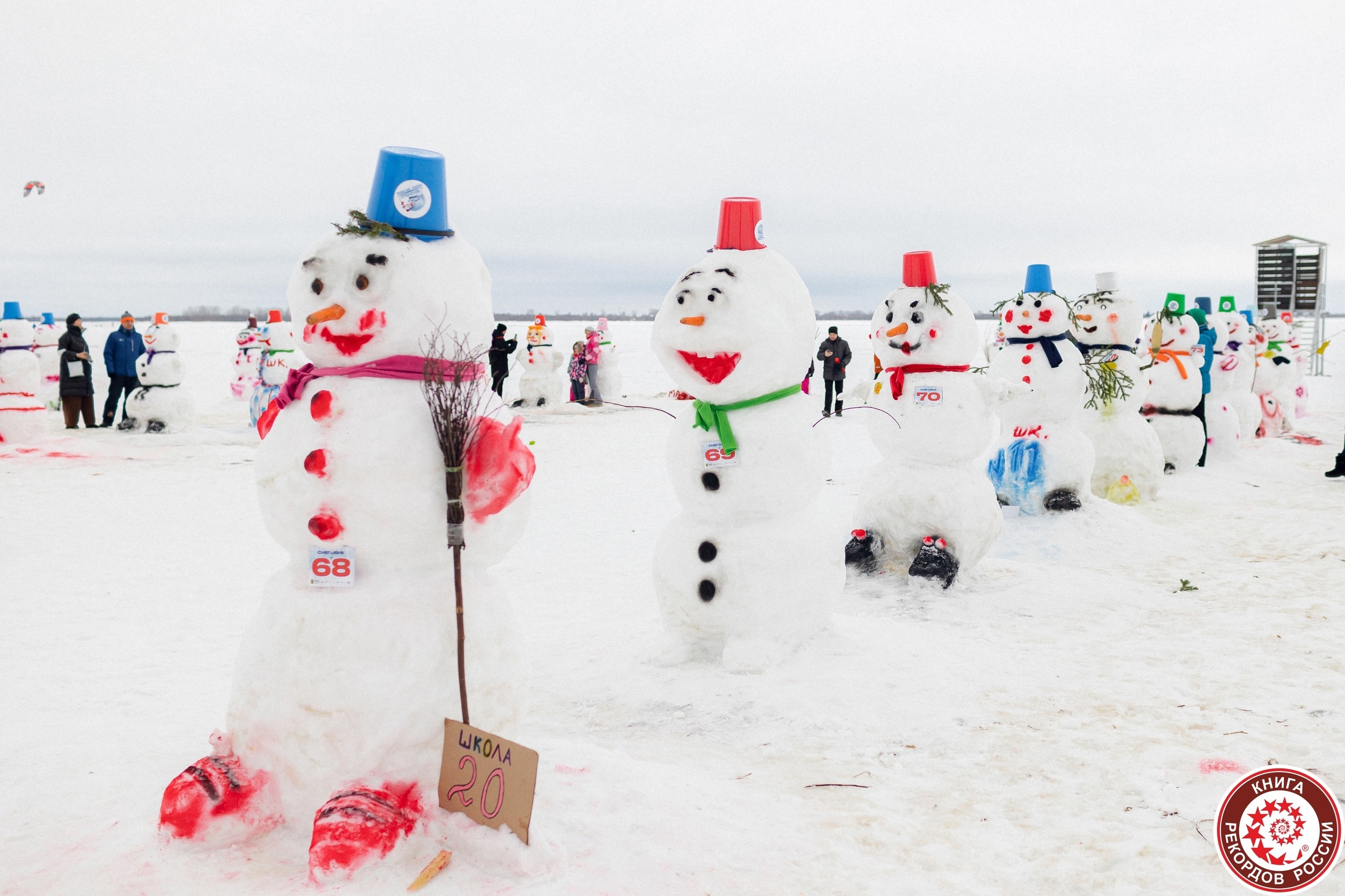 В Архангельске убирают снеговиков, которые вошли в «Книгу рекордов России»